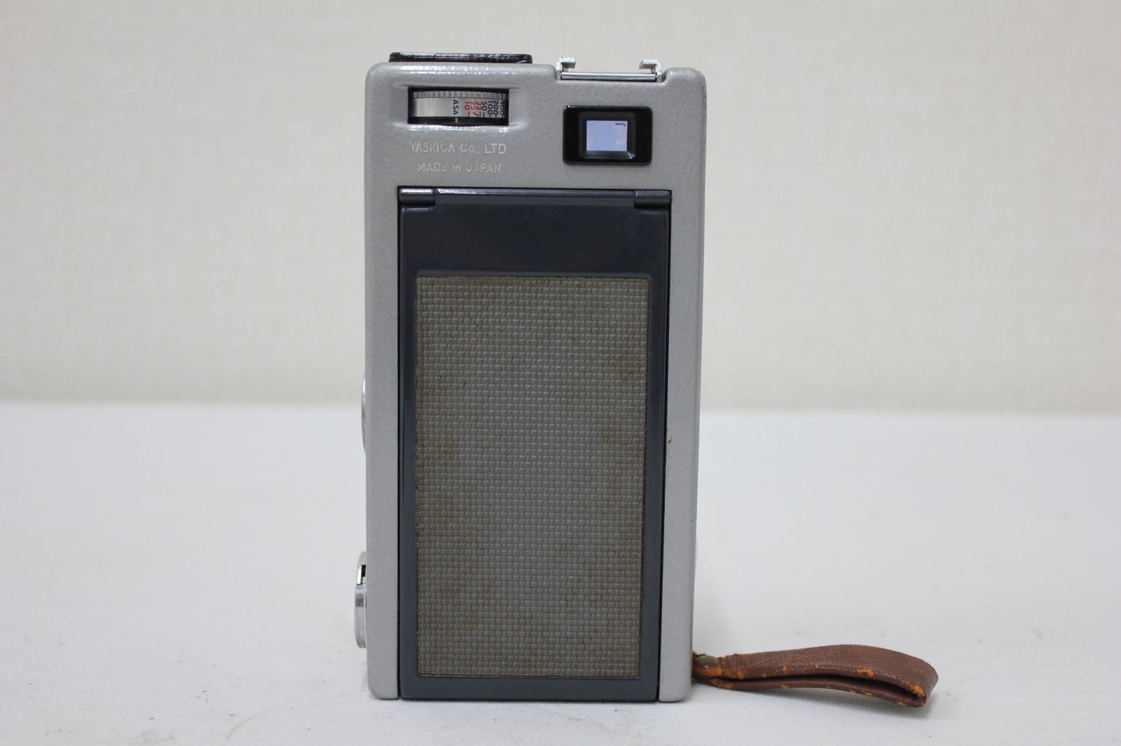 コンパクトカメラ e