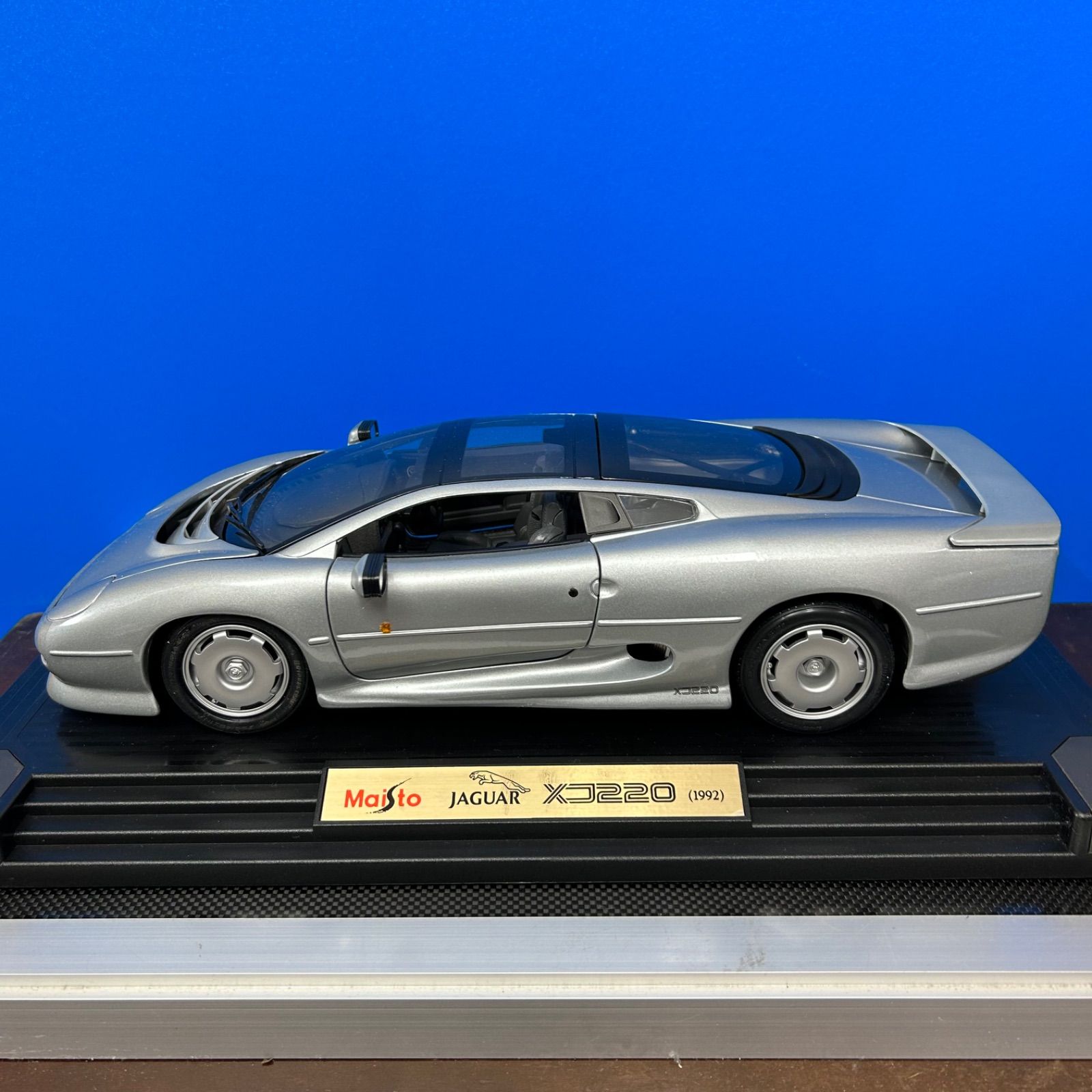 JAGUAR】 XJ220(1992) Maisto 1/12 - メルカリ