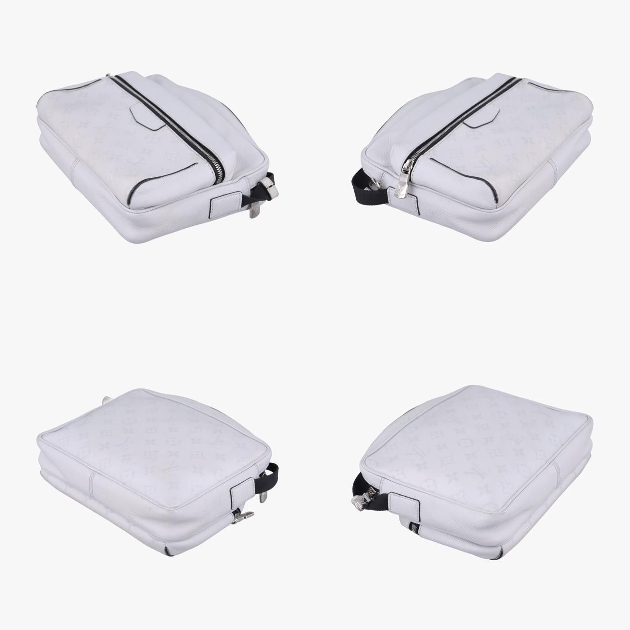 ルイヴィトンLouis VuittonアウトドアメッセンジャーPMアンタークティカタイガM30243FO2139