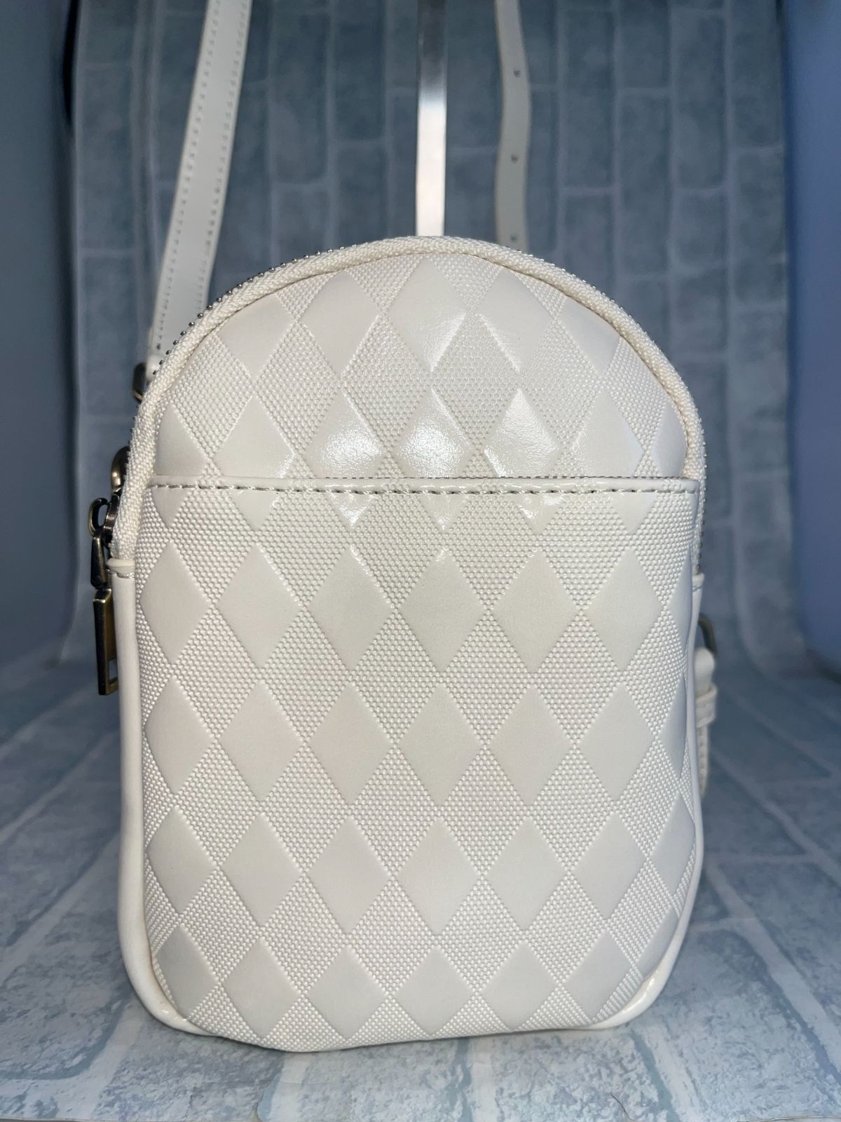 Rebecca ショルダーポシェット Wファスナー型 牛本革 トップグレードレザー ツヤありレザー ダイヤ柄型押し レディース メンズ LR-8203アイボリー 牛革 本革 レザー ポシェット ショルダーバッグ スマホポシェット ユニセックス 男女兼用 DECORATOM_COM_BR