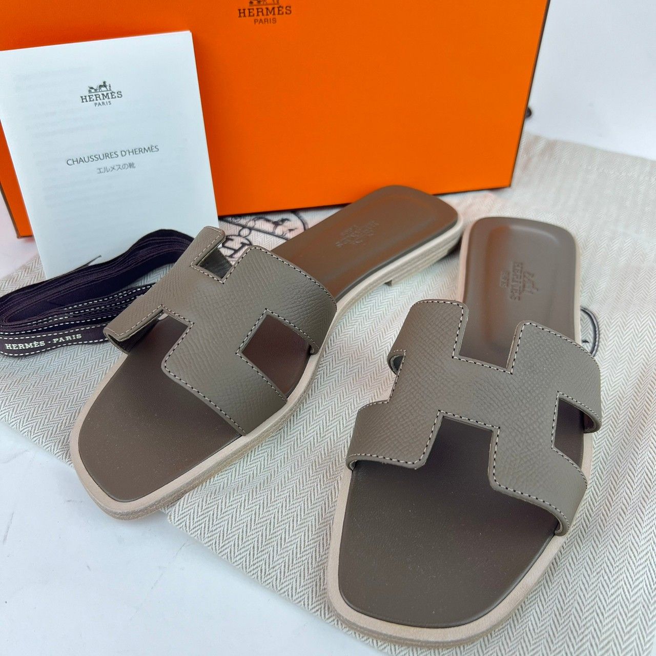 新品未使用 Hermes エルメス Oran オラン Etoupe エトープ Calf