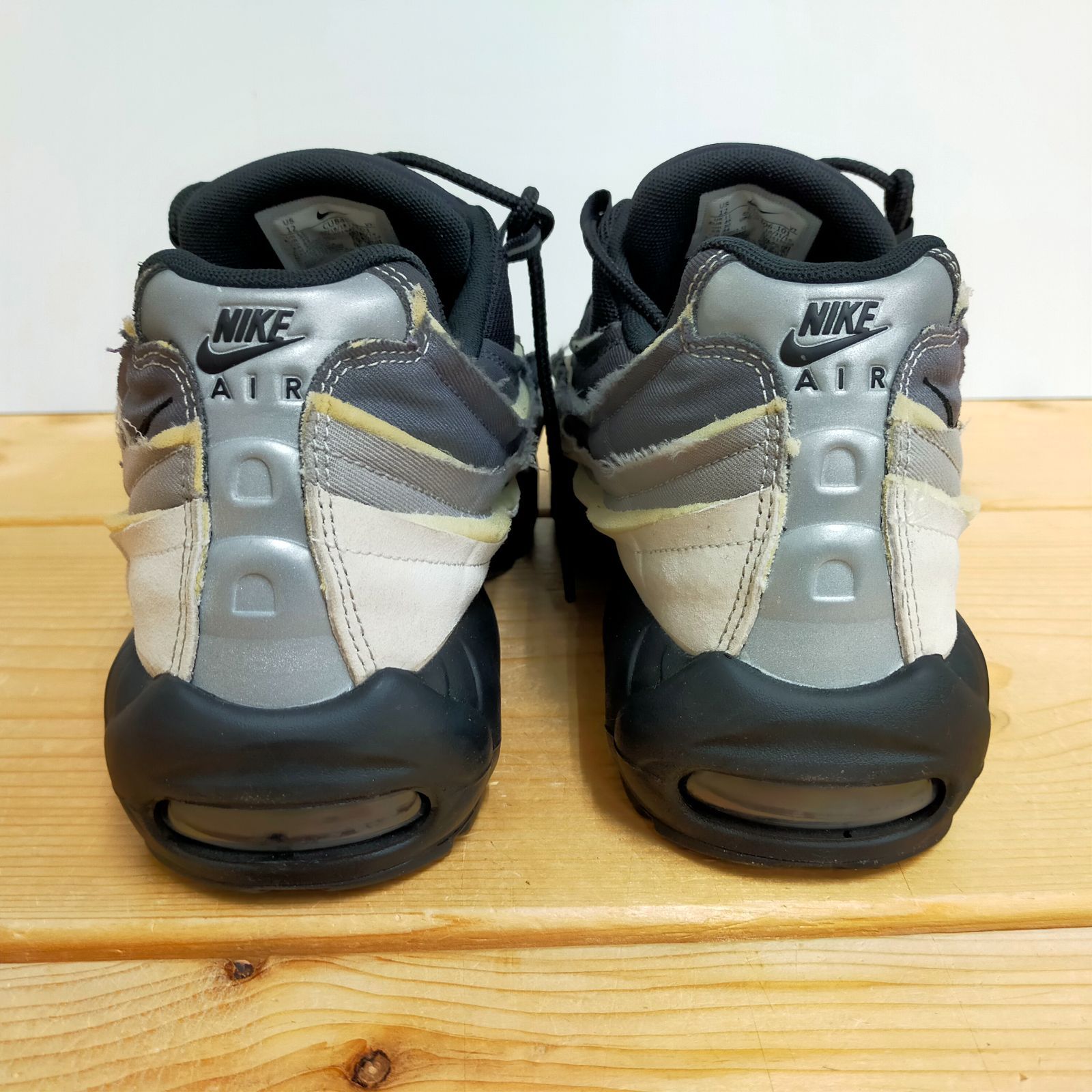 77.COMME des GARÇONS × Nike Air Max 95 