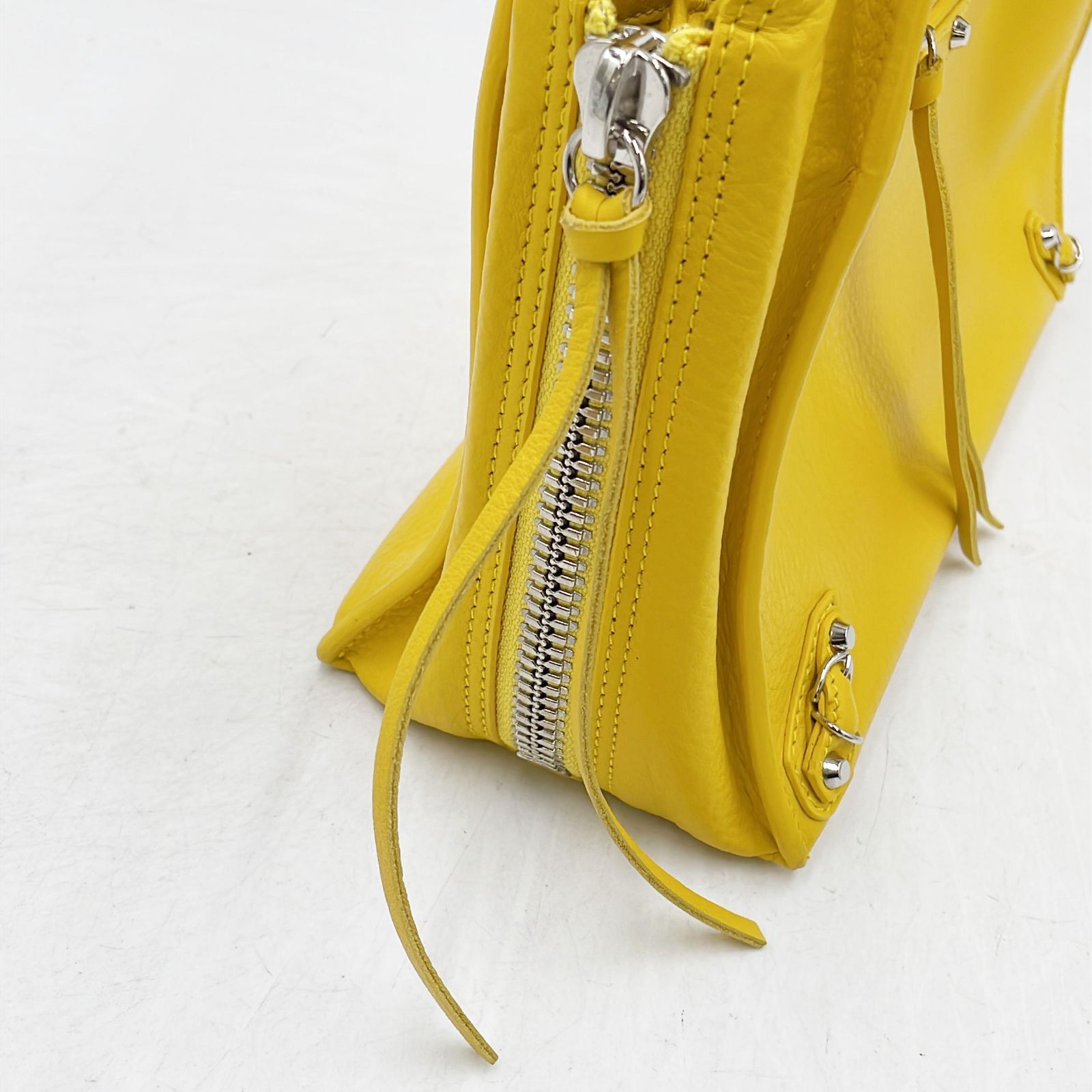 未使用に近い】BALENCIAGA ザ・ペーパーミニ 2WAYバッグ レザー 未使用に近い】BALENCIAGA ザ・ペーパーミニ 2WAYバッグ レザー