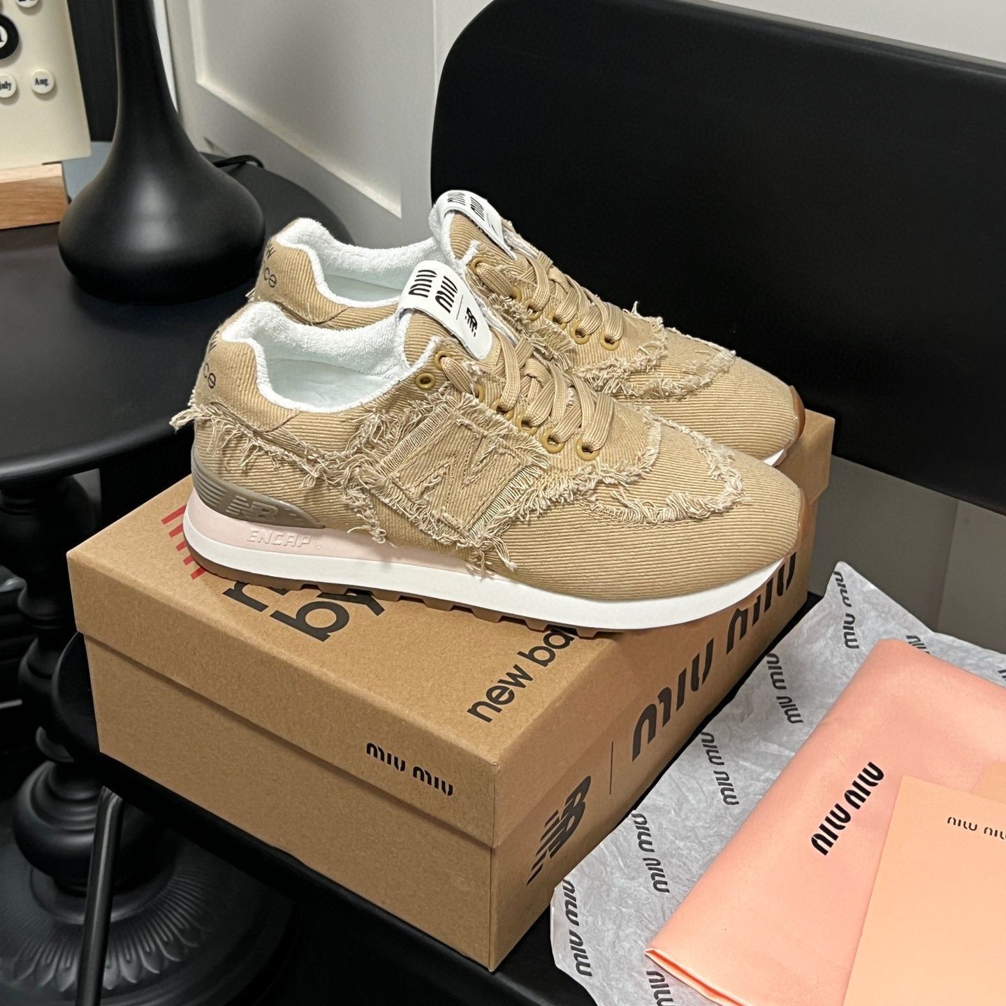 Miumiu x New Balance 574コラボモデルNBレトロスニーカー おんなくつ 新品未使用