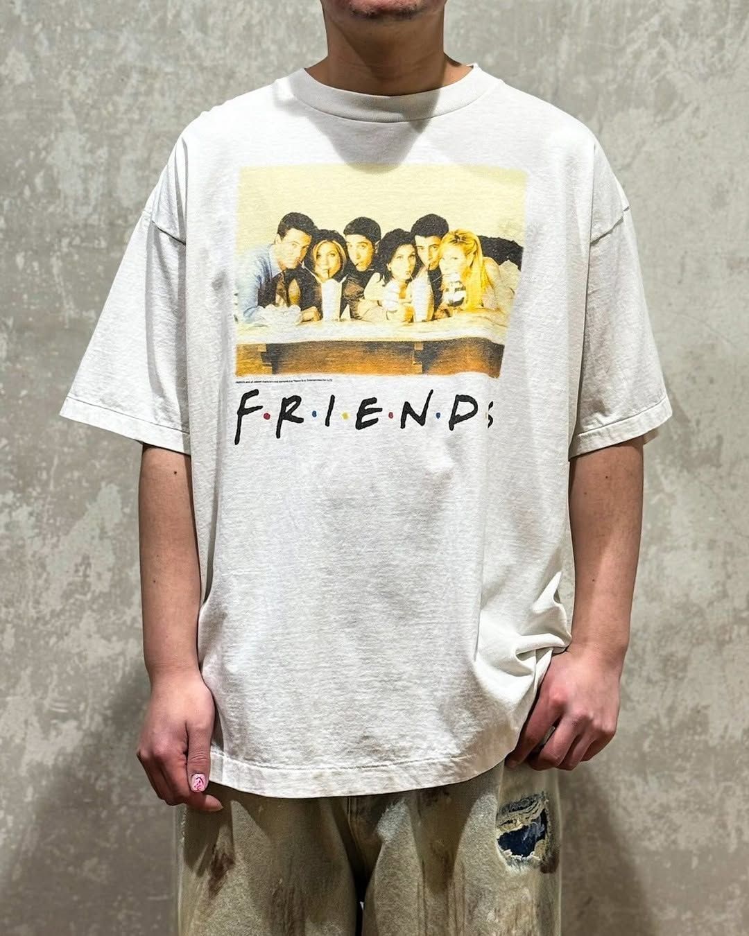SAINT Mxxxxxx × FRIENDS FRD_SS TEE/FRIENDS/WHT - メルカリ