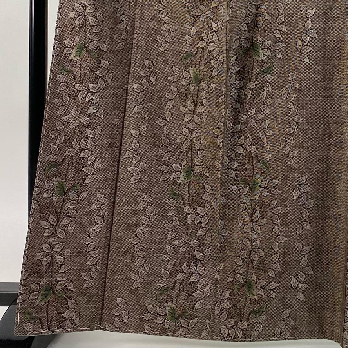 紬 身丈167cm 裄丈66.5cm M 袷 枝花 葉柄 茶色 正絹 秀品