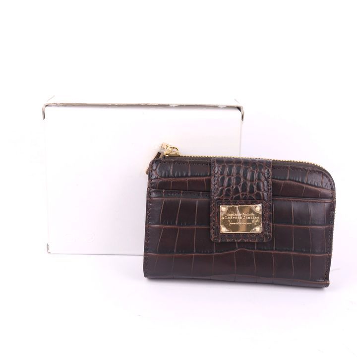 【未使用】LEATHER JEWELS本革クロコ型押し 二つ折り財布 未使用】LEATHER JEWELS本革クロコ型押し 二つ折り財布の通販はau PAY