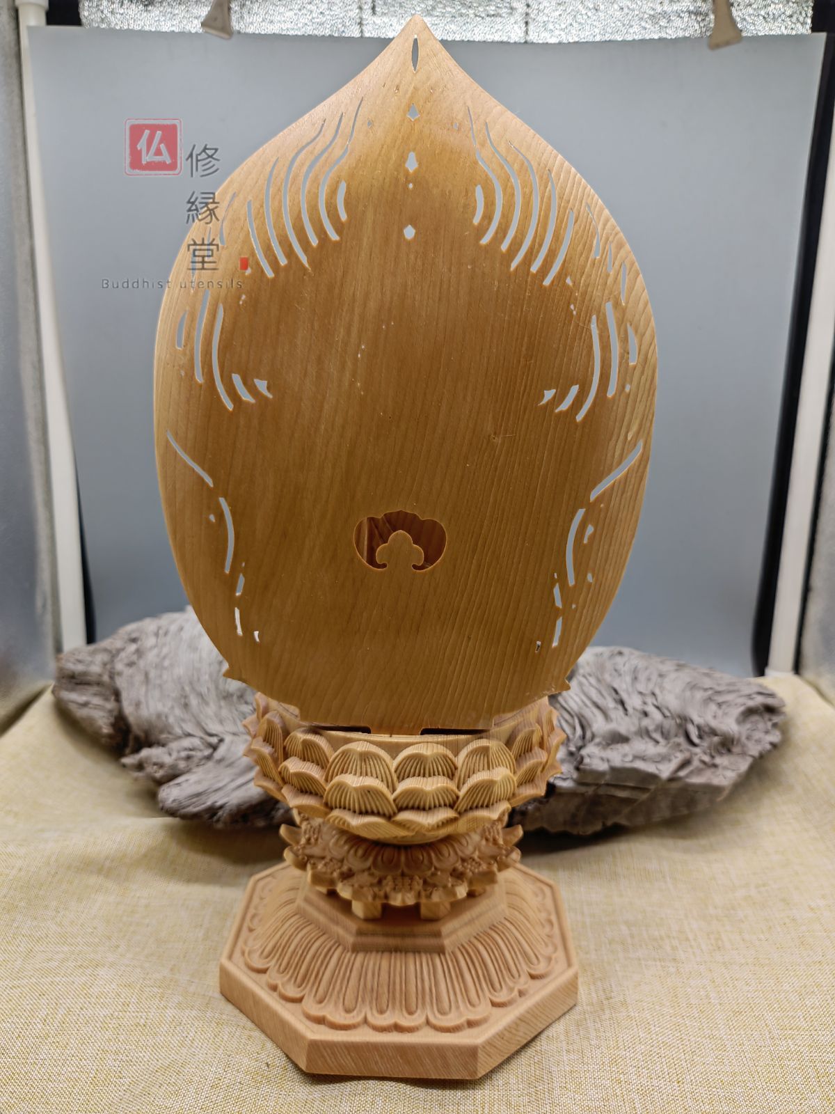 修縁堂】木彫仏像 薬師如来座像 薬師仏 彫刻 一刀彫 天然木檜材