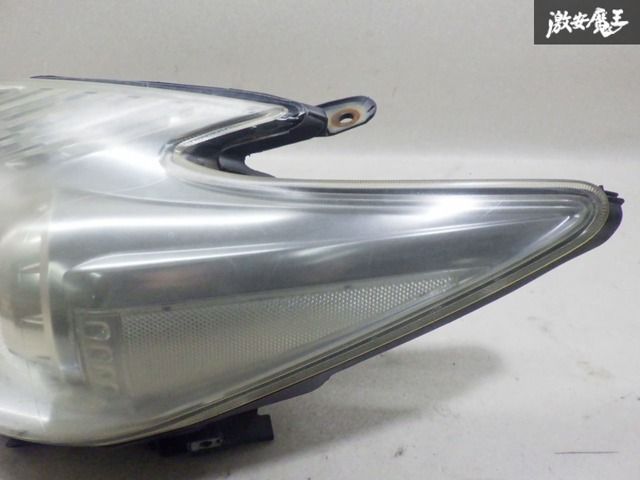 トヨタ純正 ZVW30 プリウス 前期 ヘッドライト ヘッドランプ