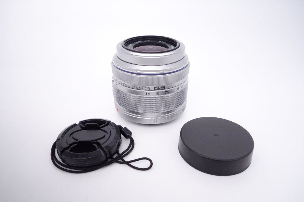 上品 OLYMPUS オリンパス M.ZUIKO DIGITAL 14-42mm F3.5-5.6 II R シルバー D090063A