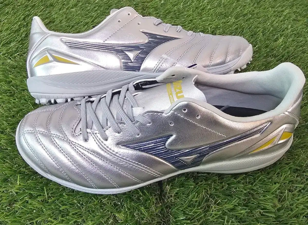 新品 モレリア NEO₍ネオ) 4 プロ AS Platinum Silver