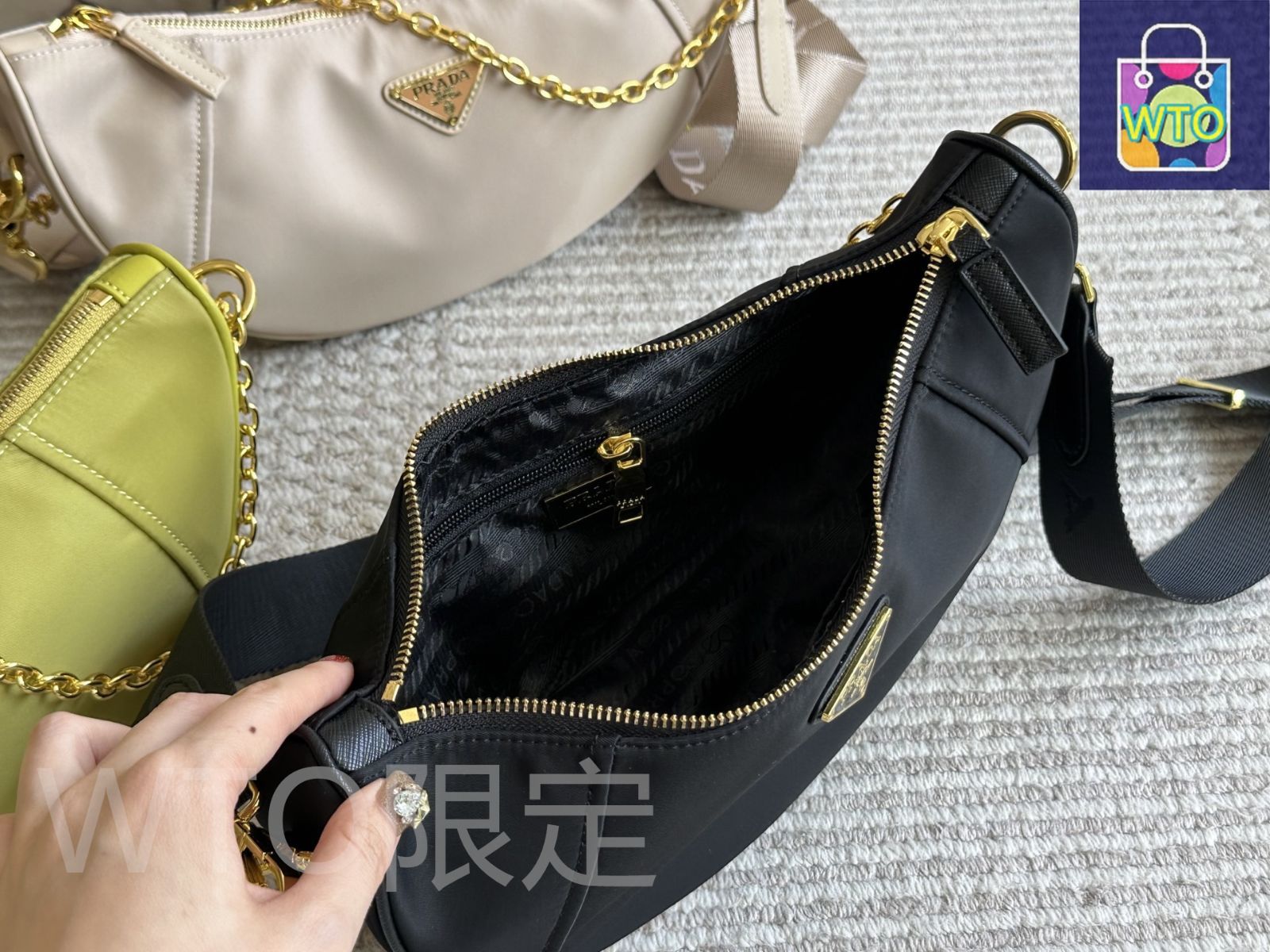PRADA ネイビー スリングバッグ PRADA ネイビー スリングバッグ