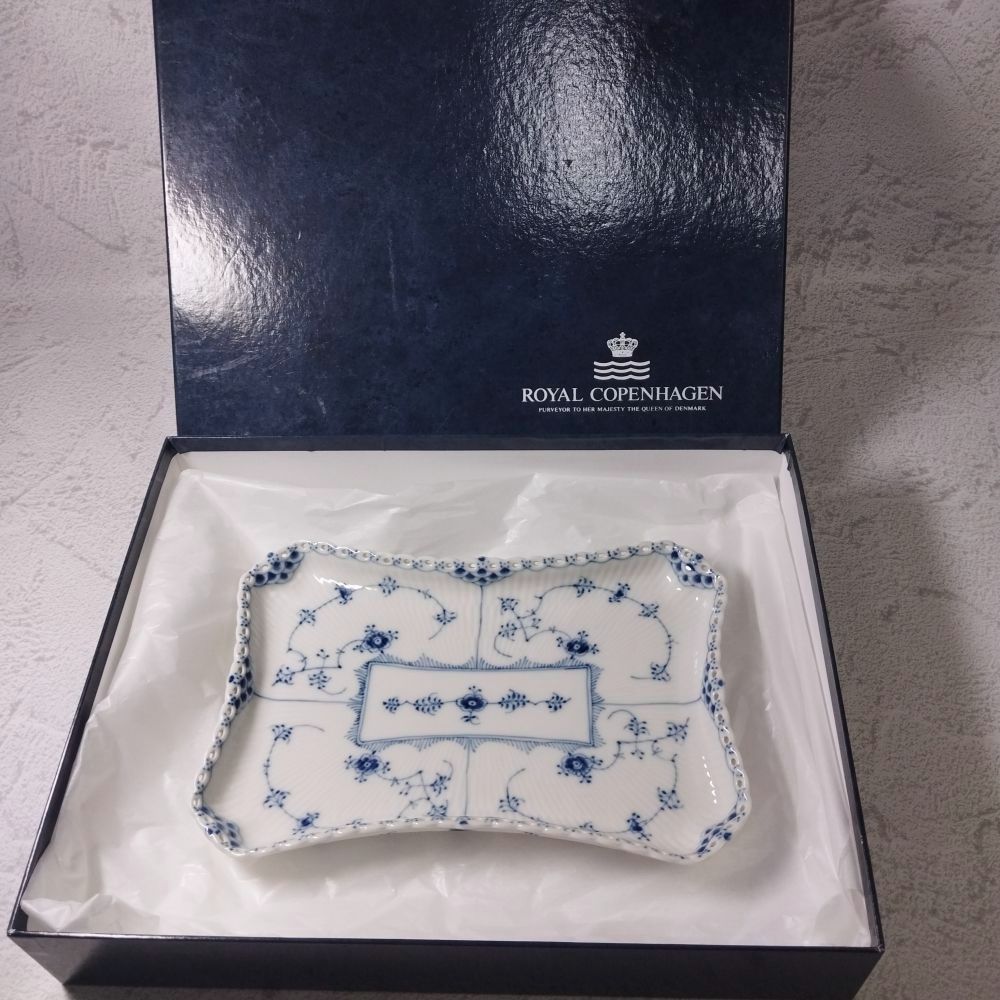可能性 品| | き ロイヤルコペンハーゲン ブルーフルーテッドフルレース スクエアプレート 変形皿 ROYALCOPENHAGEN |25i045 オールド