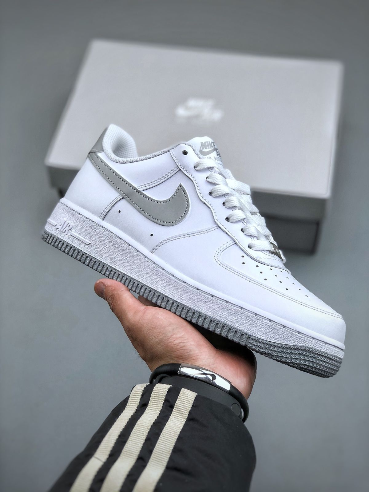 新品 NIKE ナイキ スニーカー エアフォース NIke Air Force 1'07 Low fj4146-100 スニーカー メンズ レディース ローカット 男女兼用 並行輸入品