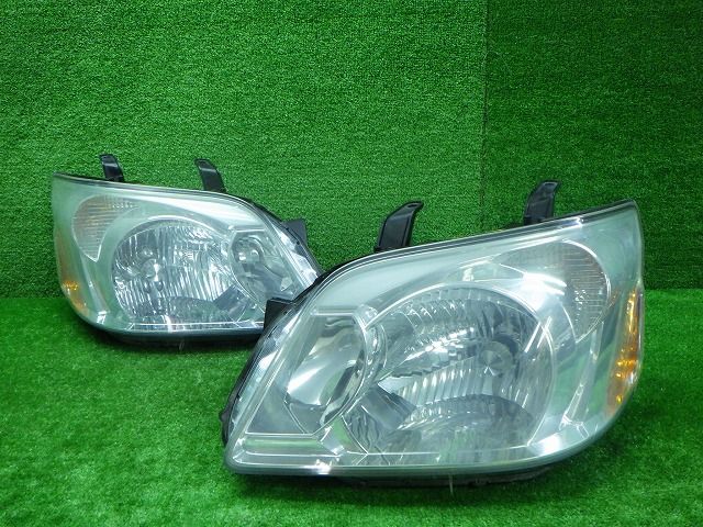 トヨタ　60系　ノア　後期　ヘッドライト　左右　HID　28-181　240817123