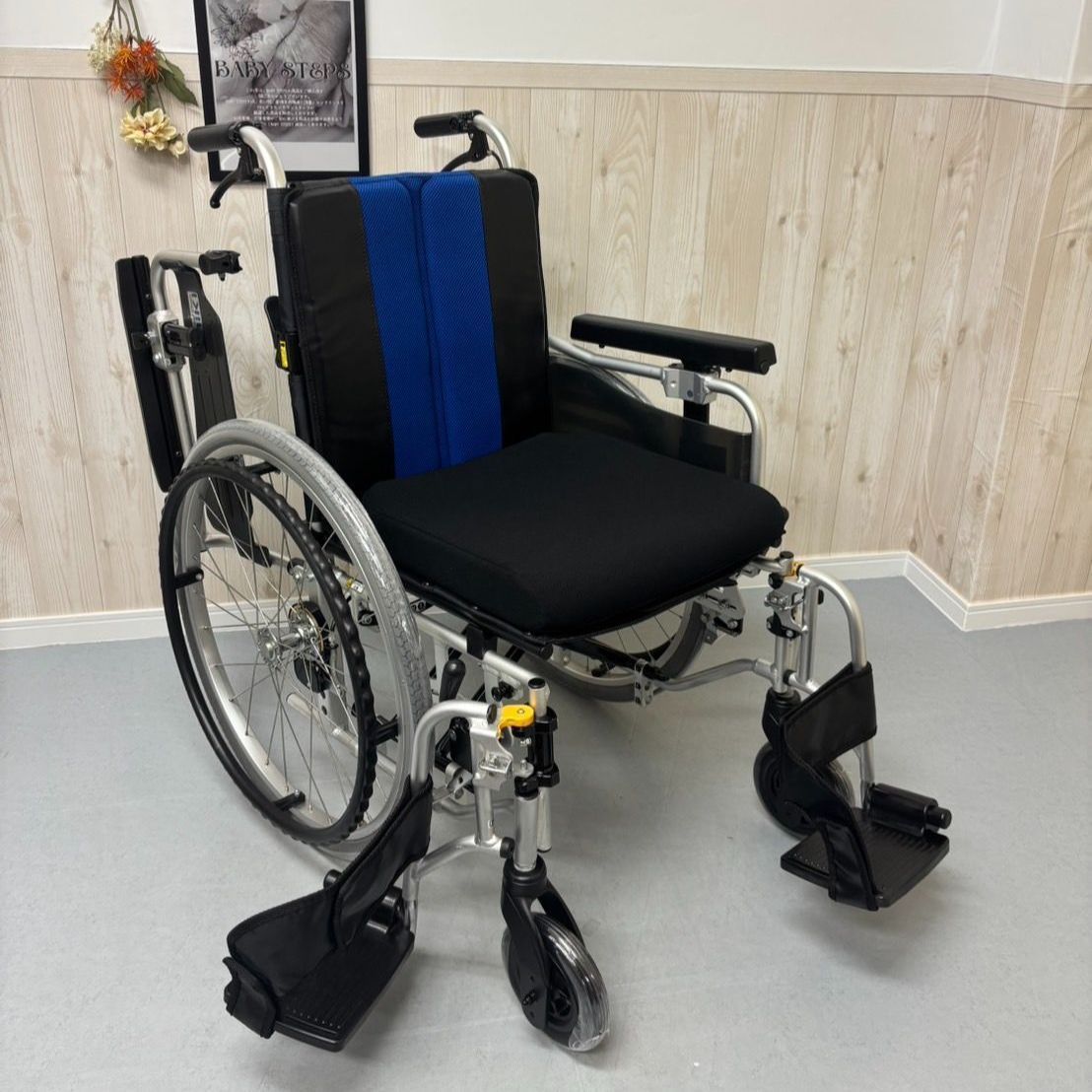 車椅子 介助用 MIKI ミキ FORCE 子供 テーブル付き 特徴のある