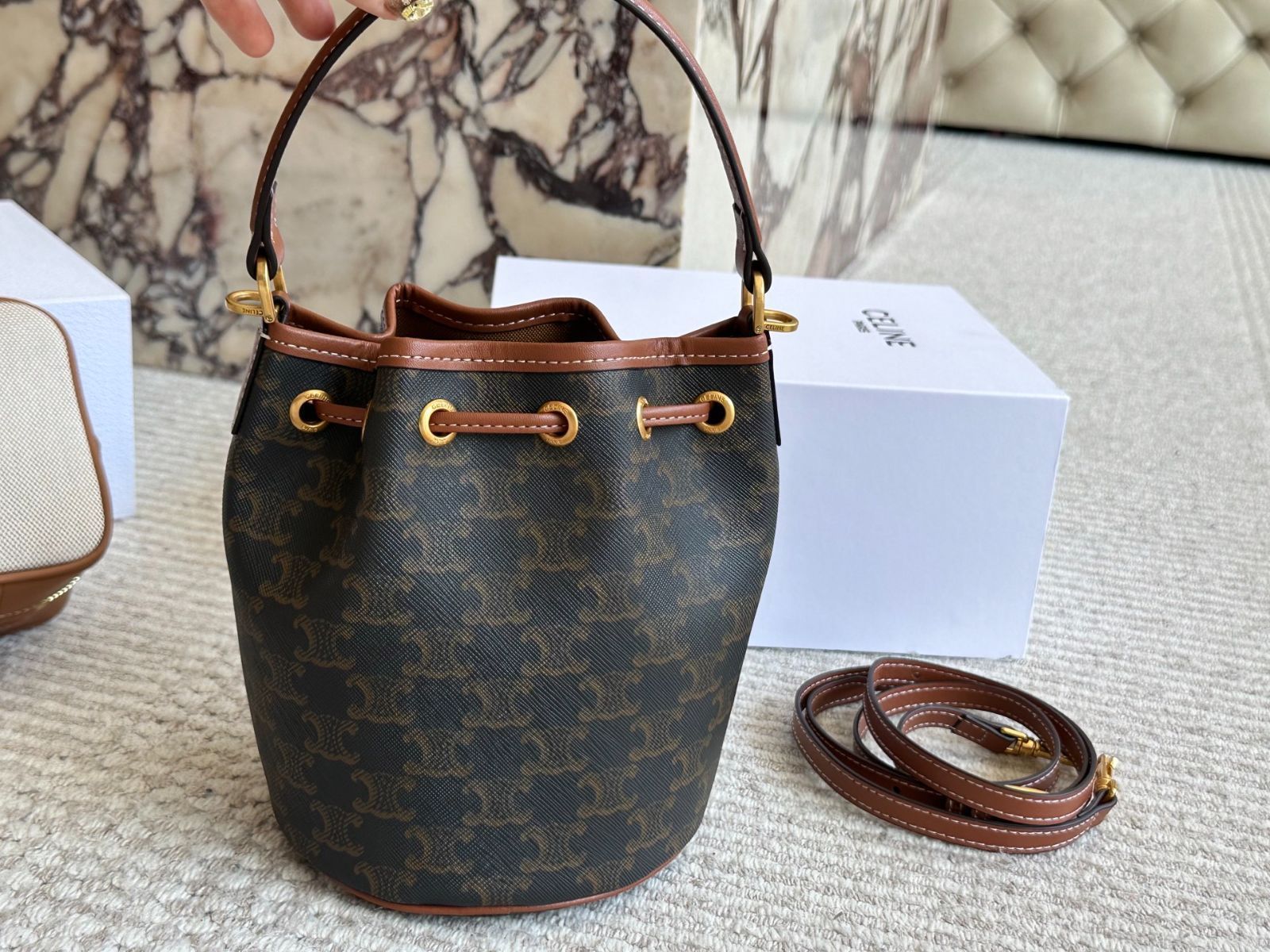 CELINE セリーヌ★bucket★バケツ ミディアム 【ランク：AB】 今日特価】Celine Bucket Bag [19×16cm] | セリーヌ バケツ