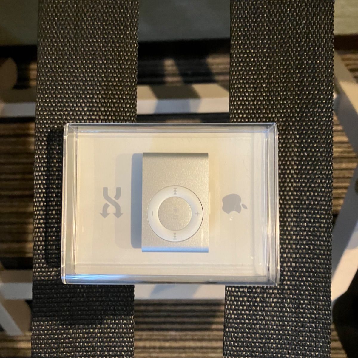 正規品】Apple iPod shuffle 1GBシルバー MB225J/A - メルカリ