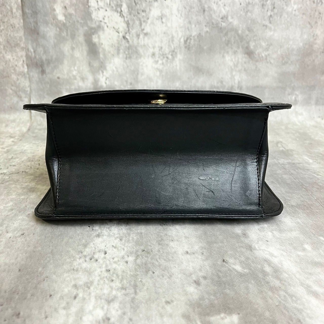 極美品 バレンシアガ レザー ハンドバッグ フラップ ダメージ加工 ブラック 黒 極美品 バレンシアガ レザー ハンドバッグ フラップ ダメージ