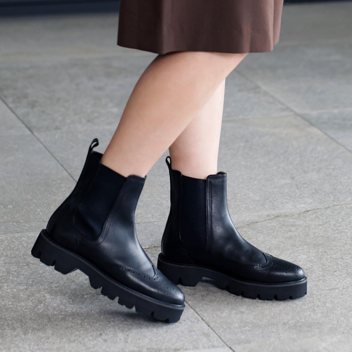 メダリオンサイドゴアトラックソールブーツ