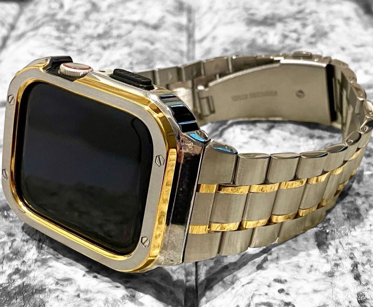 ゴールドライン 最新型アップルウォッチバンド ステンレス カバー Apple Watch ケース 44mm 45mm メンズ レディース スポーツ 一体