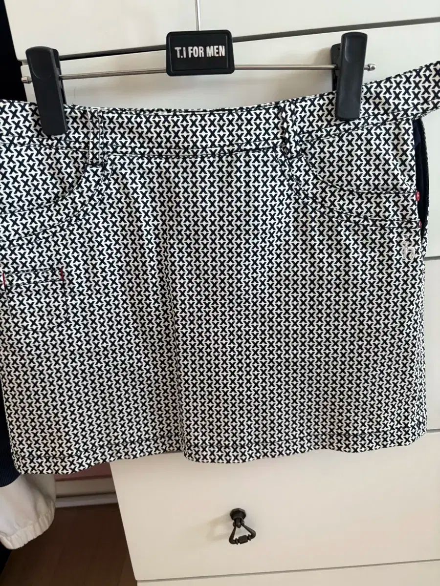 HAZZYS(へジス) ゴルフ レディース スカート 新品 64