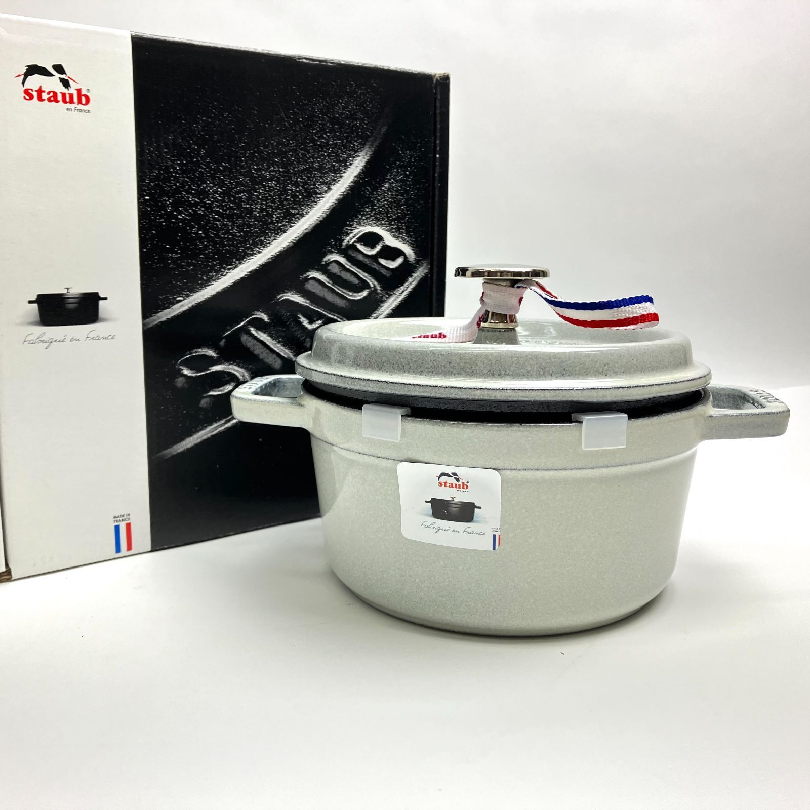 ｔ)ストウブ staub ピコ・ココット ラウンド カンパーニュ 40501-420 ほうろう 1.2L 16cm 鋳鉄 ホーロー鍋 両手鍋 IH対応  定価24200円 ※開封済み/未使用品 箱/冊子/保証書有り - メルカリ