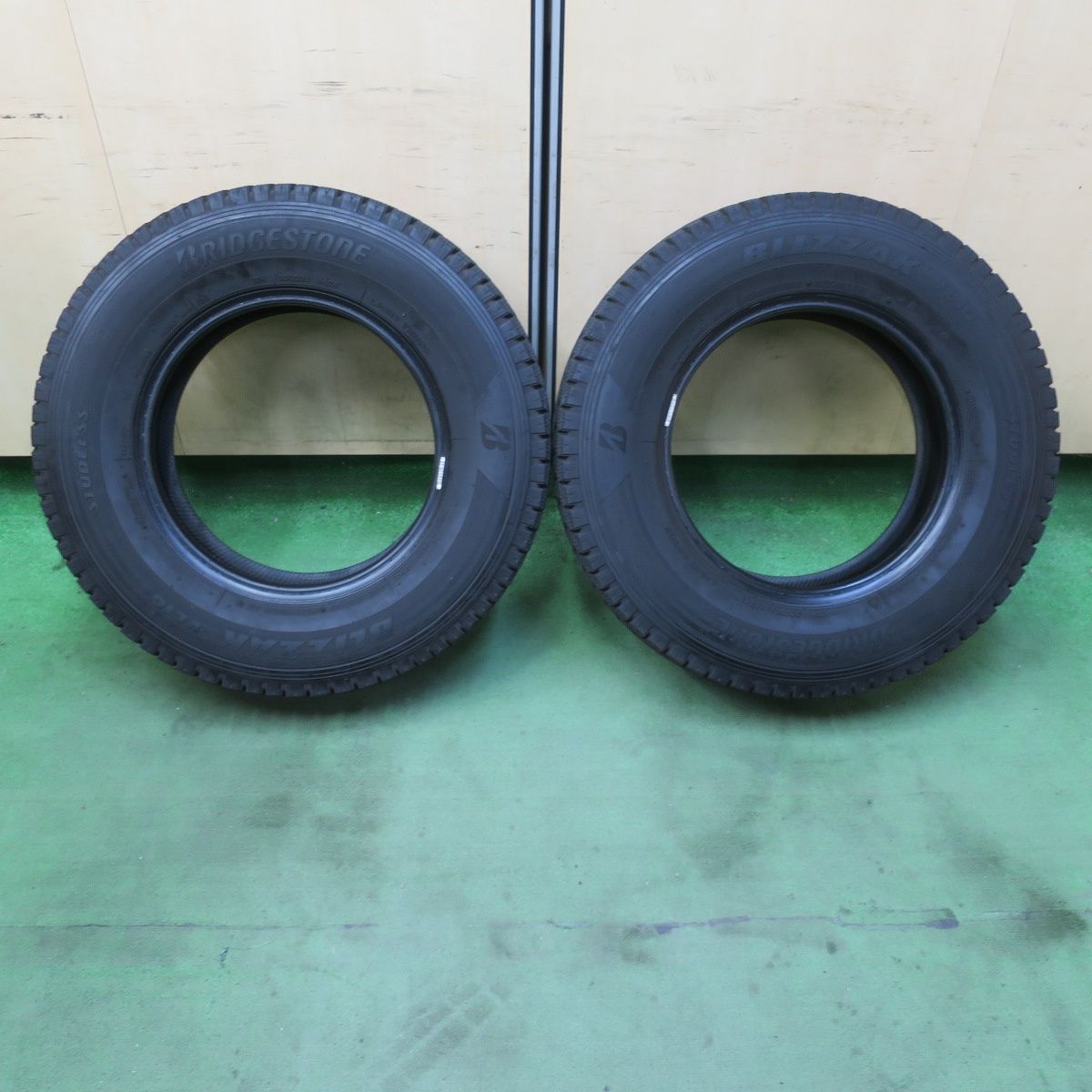 バリ溝 24年 9.5分 2本 スタッドレス 195 80R15 107 105N ブリヂストン ブリザック VL10 タイヤ 15インチ ハイエース キャラバン 等 5092205イスタ