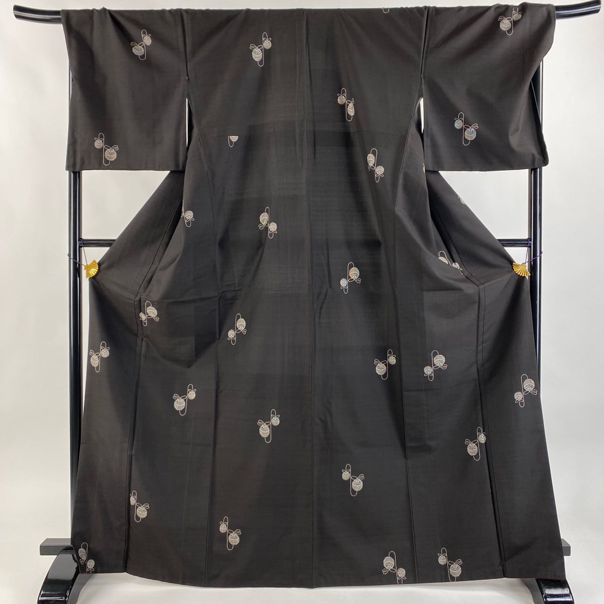 紬 身丈168.5cm 裄丈71.5cm L 袷 手鞠 焦茶色 正絹 秀品 【中古