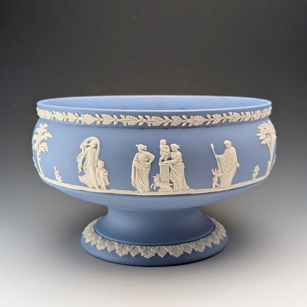 英国ヴィンテージ ウェッジウッド ジャスパーウェア製 脚付き大型ボウル ペールブルー
