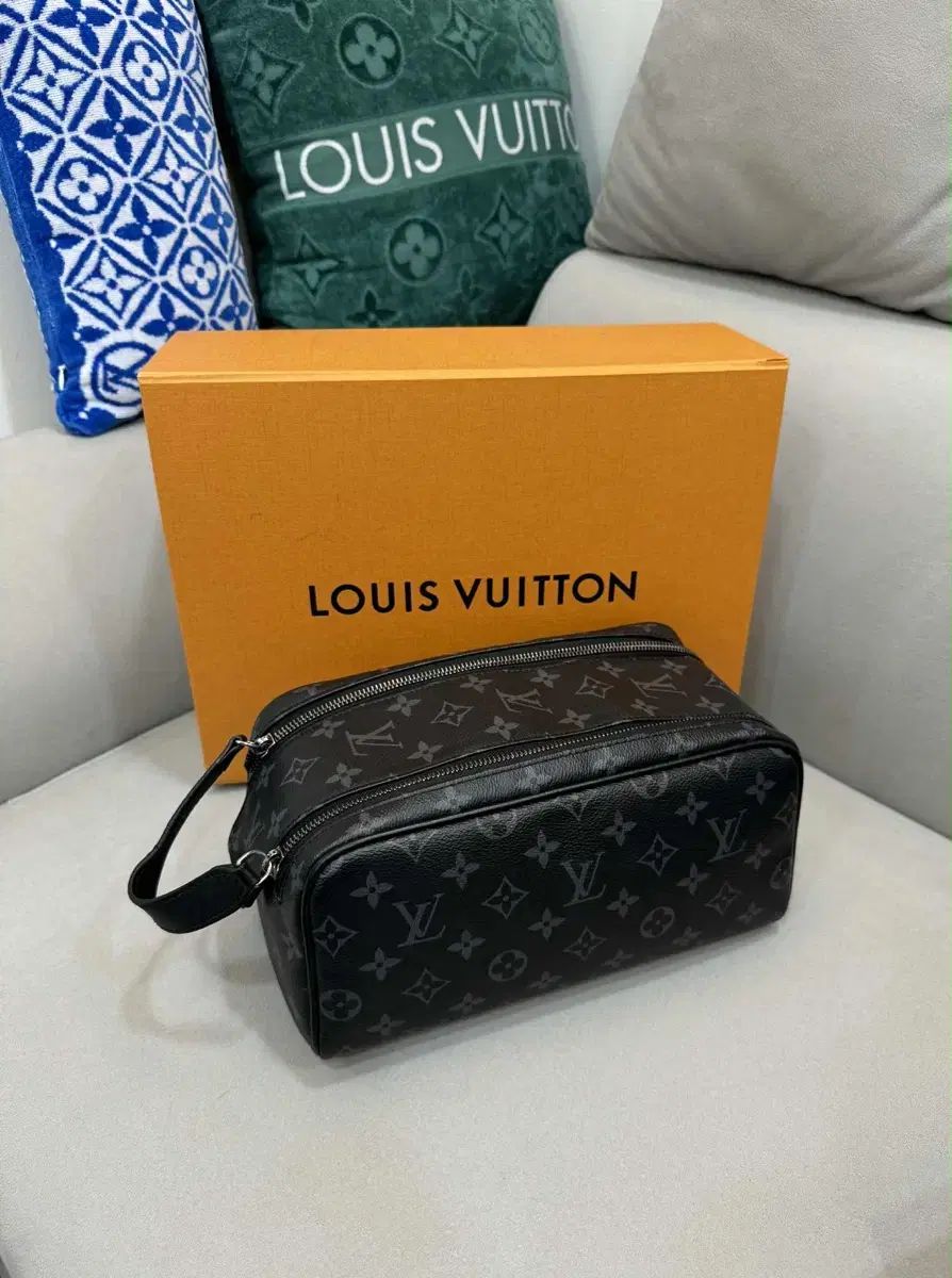 Louis Vuitton ドルビーキット ポーチ バッグ