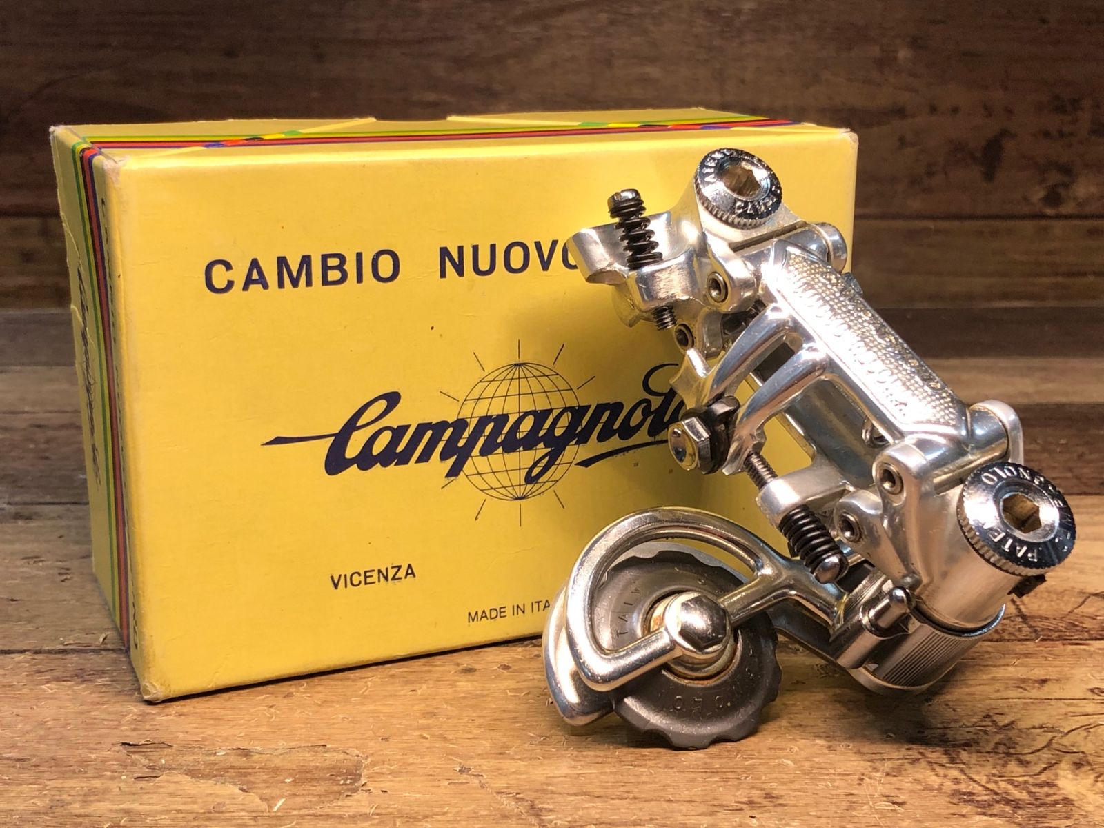 HQ945 カンパニョーロ CAMPAGNOLO ヌーボレコード NUOVO RECORD PAT82 リアディレイラー ♥ 箱入り プーリーに割れあり