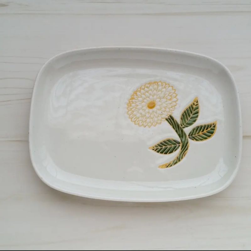 新品　波佐見焼　ダリア　角プレート　イエロー　皿　角皿 新品 波佐見焼 ダリア 角プレート イエロー 皿 角皿 - メルカリ