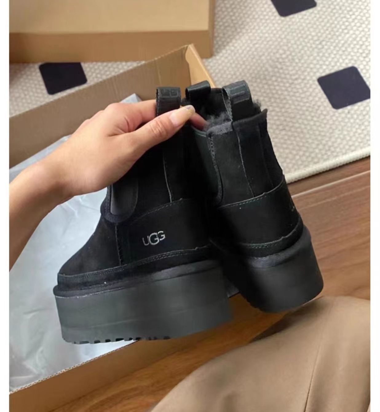 UGG 厚底5 cm アグ ブーツ チェルシーブーツ レディースカジュアル