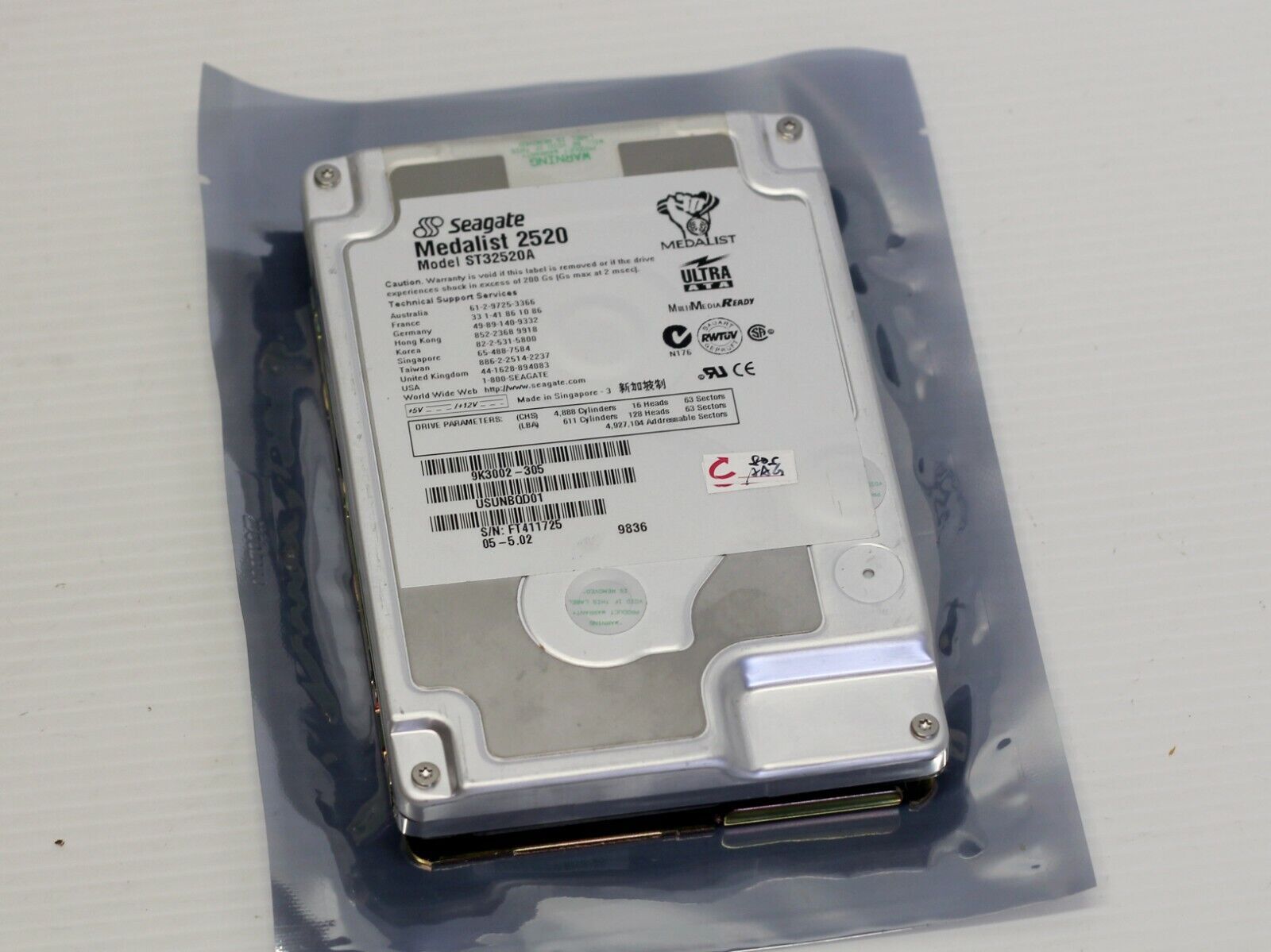 SEAGATE MEDALIST ST32520A、2.5GB、IDE ハードディスク、3.5