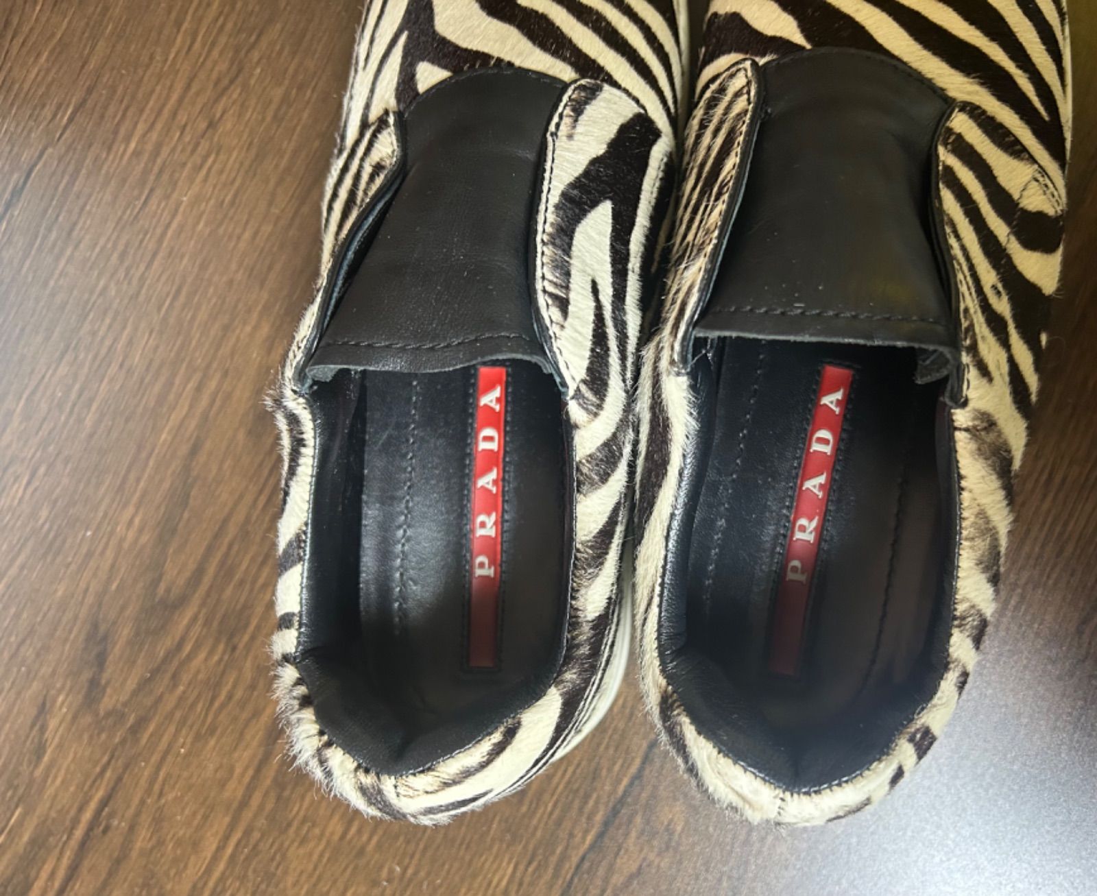 プラダ PRADA スニーカー 靴 スリッポン ゼブラ ラバーソール レザー 