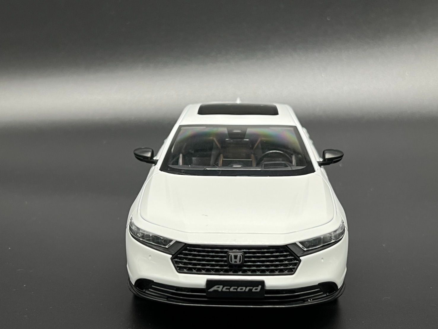 ホンダ / HONDA アコード 1/18 ミニカー ホワイト H204 ホンダ / HONDA アコード 1/18 ミニカー ホワイト H204 - メルカリ