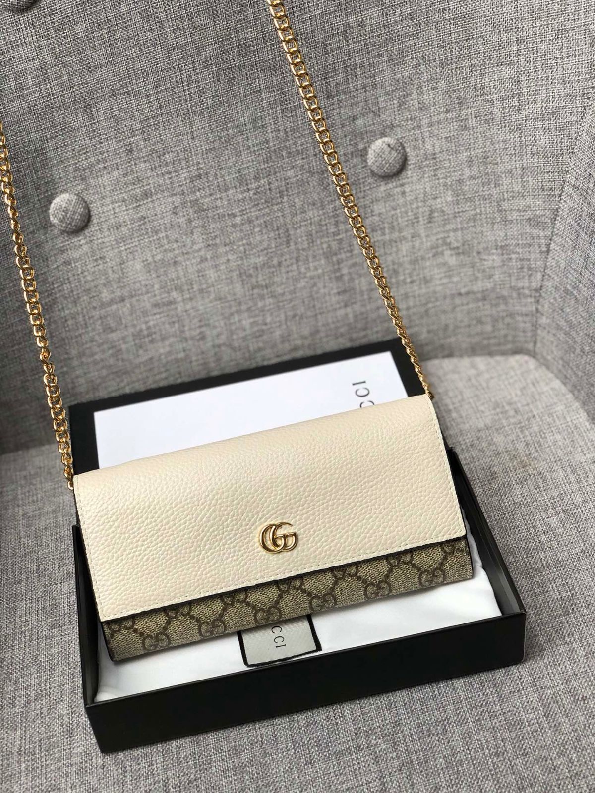 GUCCI グッチGGマーモント チェーンウォレット ブラック 長財布 財布