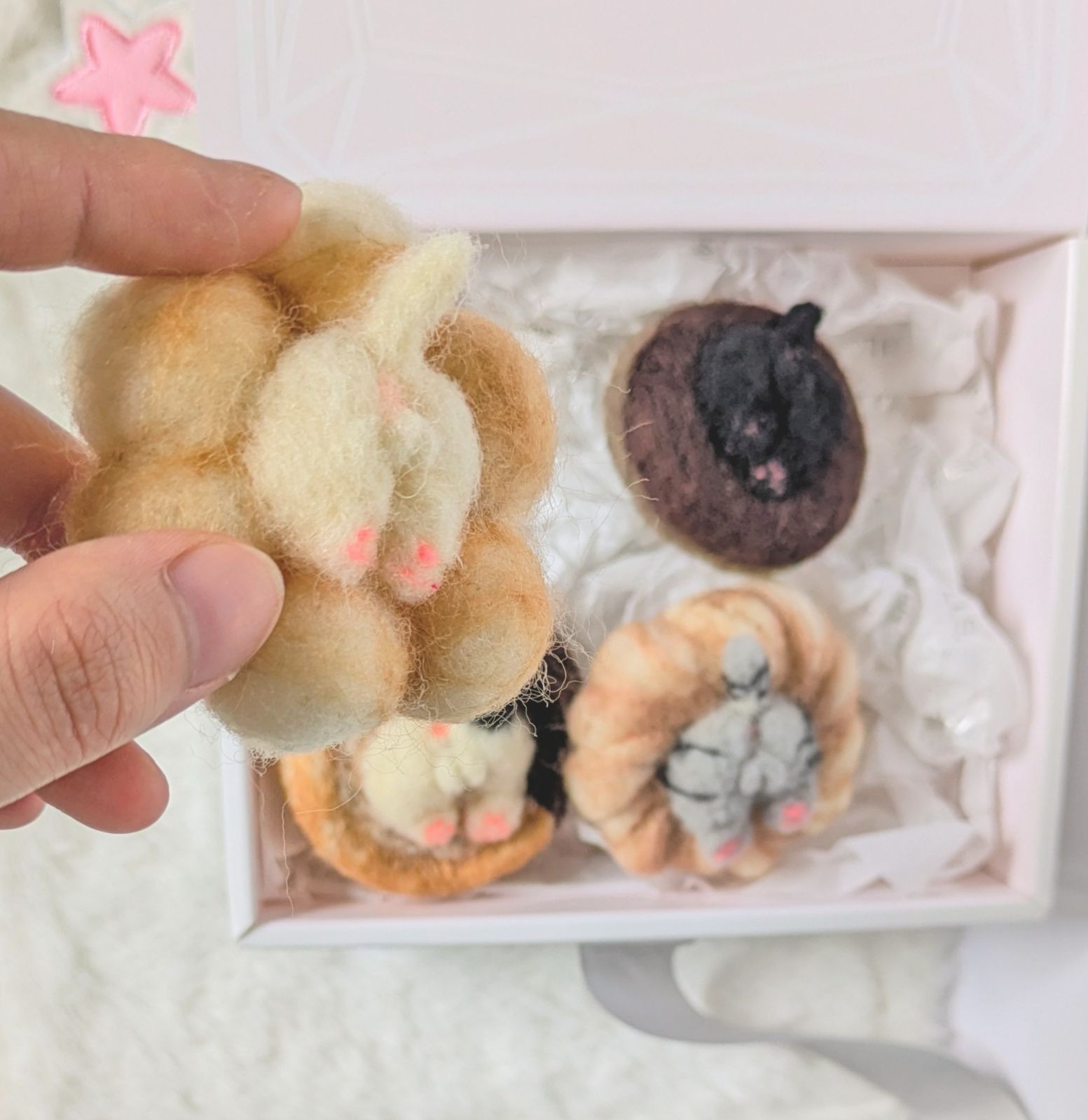 羊毛フェルト ネコ チャーム キーホルダー 完成！プレミアムなにゃん