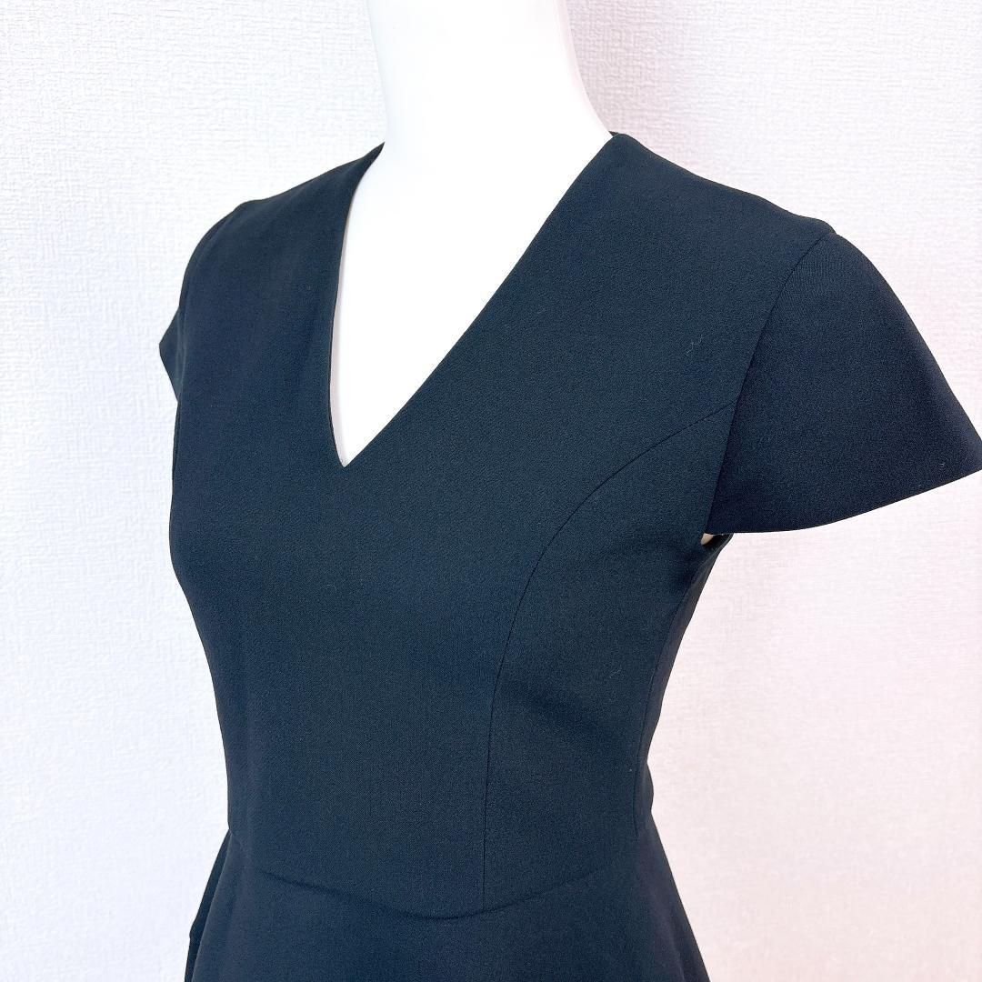 半袖ワンピース Vネック