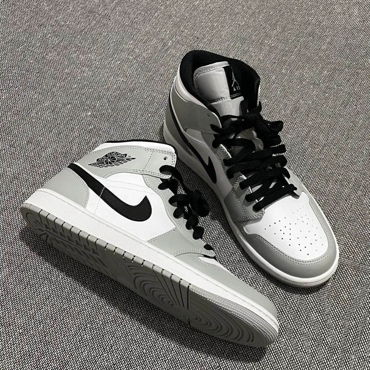 値下げした。 中トップバスケットボールシューズナイキ/ Nikeエア ジョーダン 1 ミッド AIR JORDAN 1 ライトスモークグレー  バスケットボールシューズ 男性用バスケットボールシューズ - メルカリ