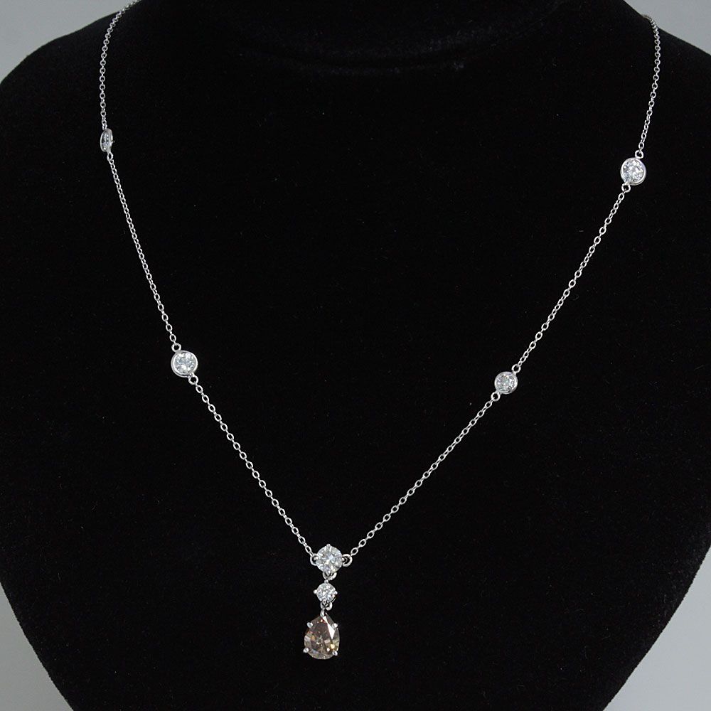 魅惑のブラウン 0.8ct ダイヤモンド K18 wg トリロジー ネックレス