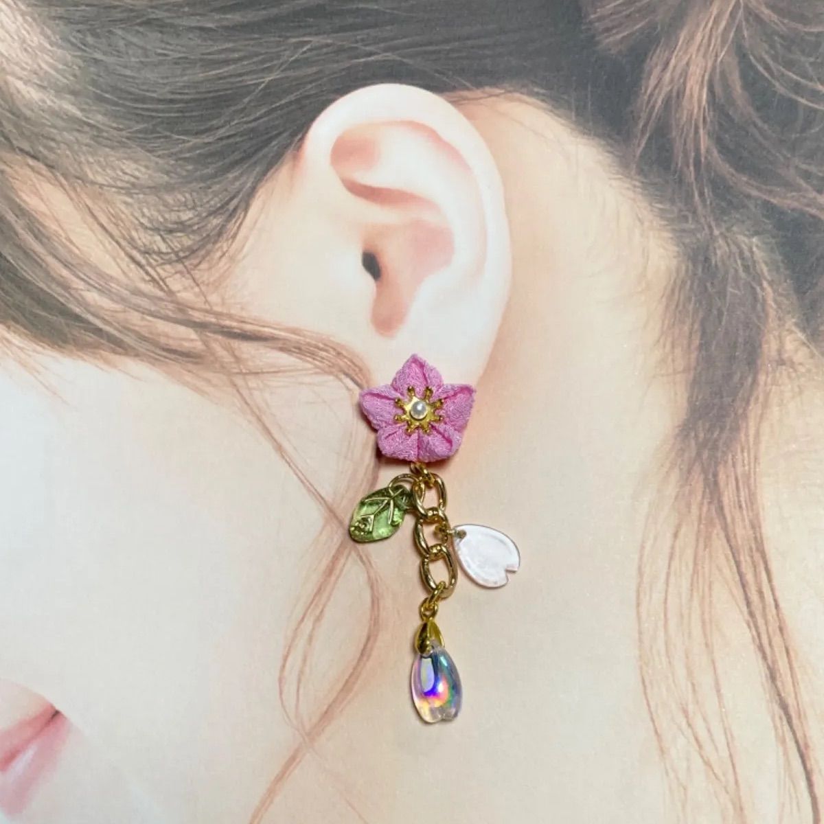 ハンドメイド つまみ細工の桜&花びら(ピンク系)〈ピアス/イヤリング