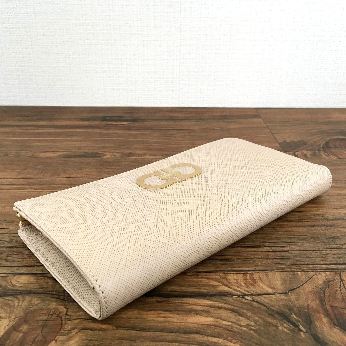 本物未使用■フェラガモ■ガンチーニ/ゴールド/ベージュレザー/ファスナー長財布 FERRAGAMO フェラガモ 二つ折り財布 THE GANCINI ガンチーニ 22