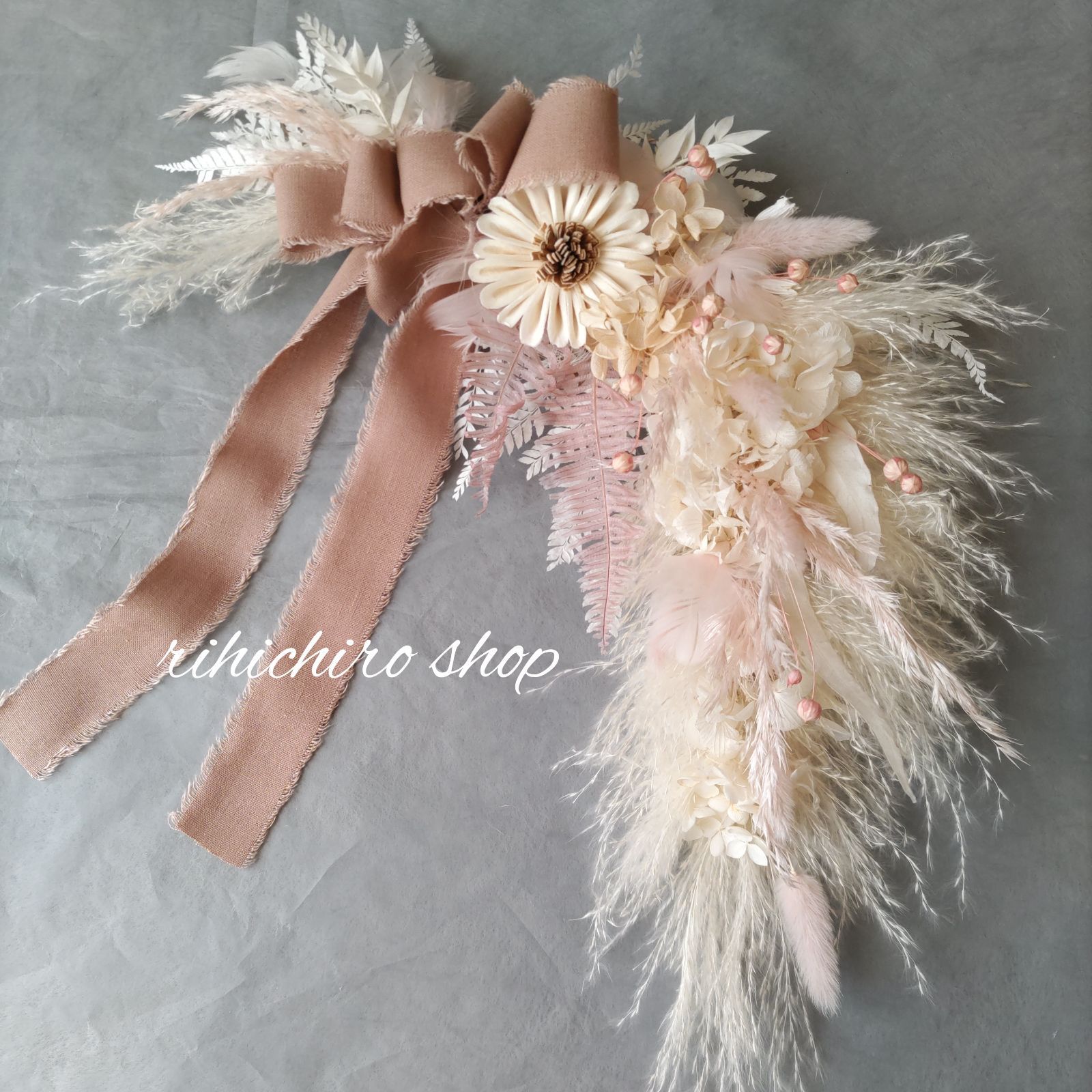 パンパスグラスの横長スワッグ ニューボーンフォト バースディフォト