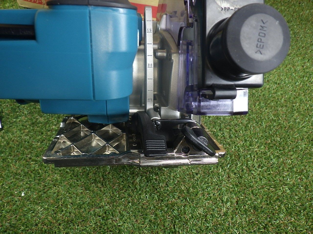 makita 125mm充電式防じんマルノコ