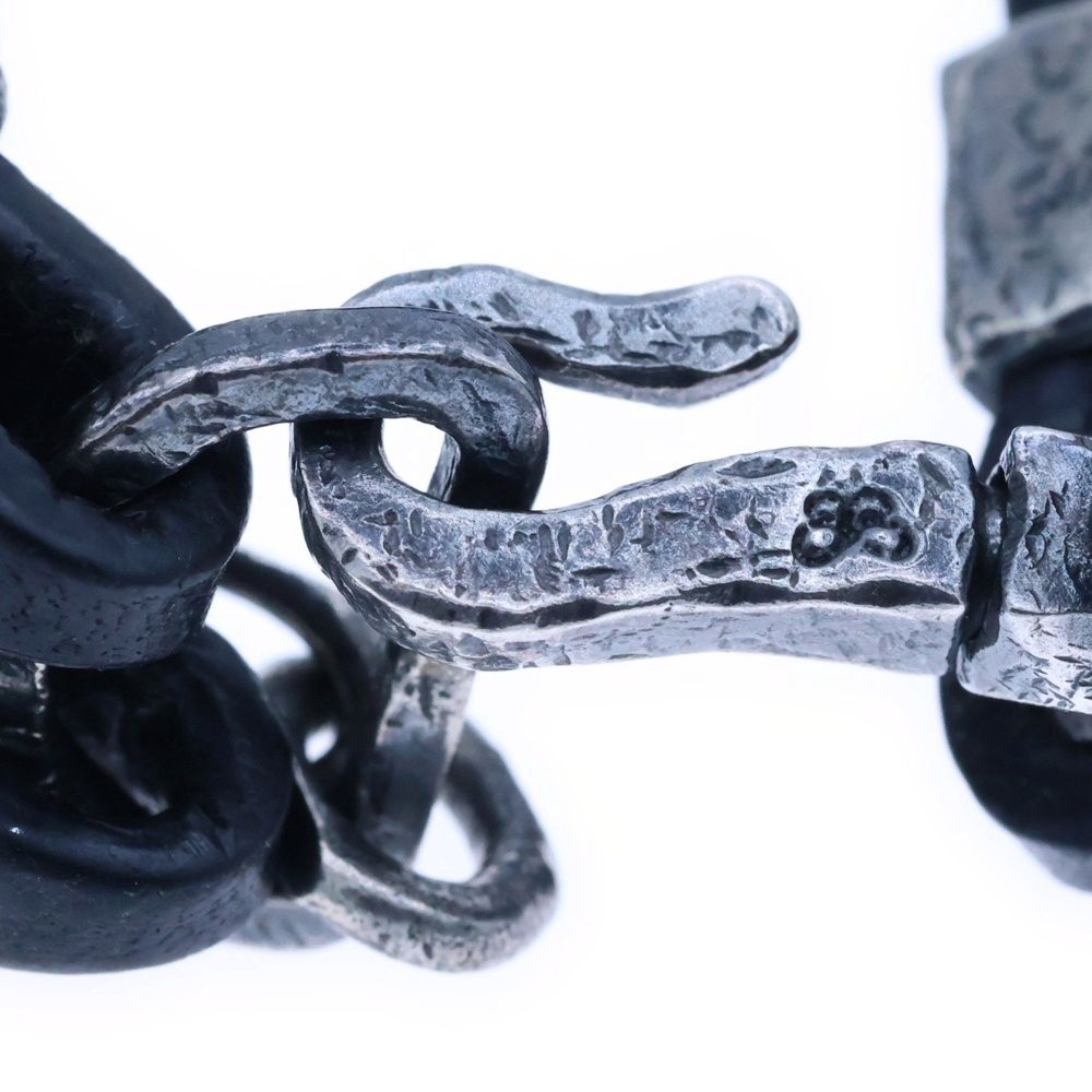 ボッテガヴェネタ ピラミッドブレス スタッズ チェーン BOTTEGA VENETA (ボッテガヴェネタ) ピラミッド スタッズ レザー