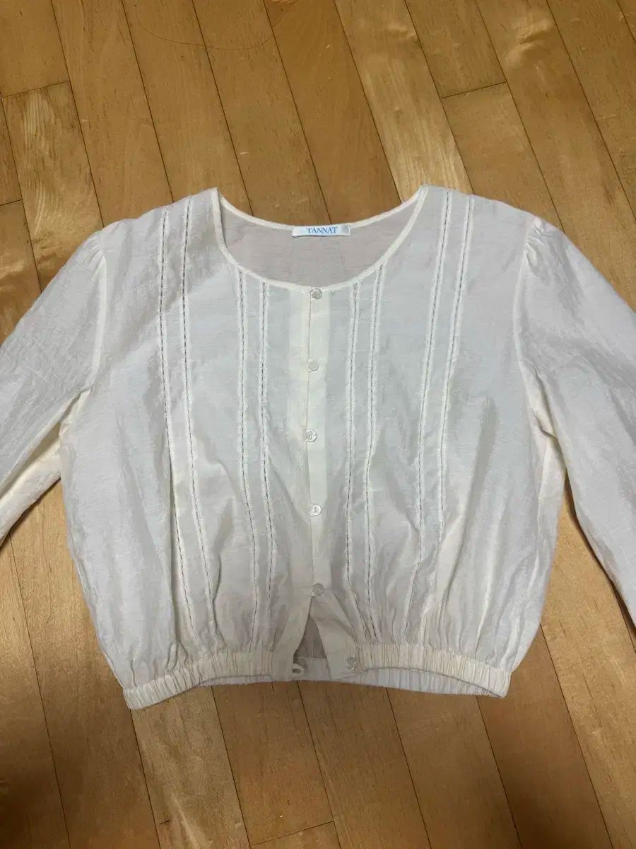 タナット ラウ クロップド ブラウス