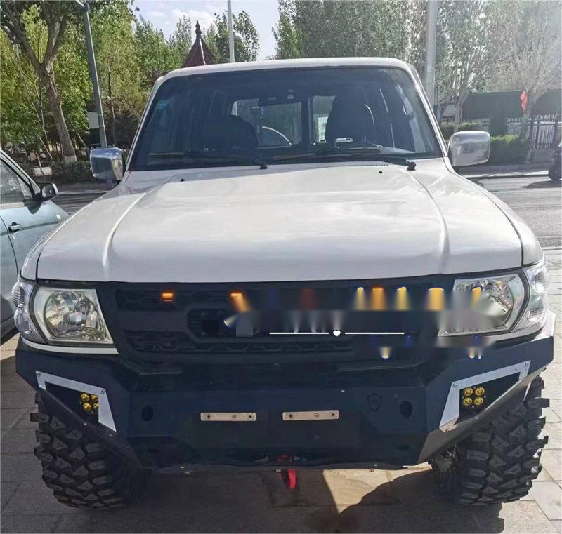 日産パトロールY61 2003-2005 高品質 4連LED フロントグリル 外装 フロントグリル ガーニッシュ カスタム パーツ