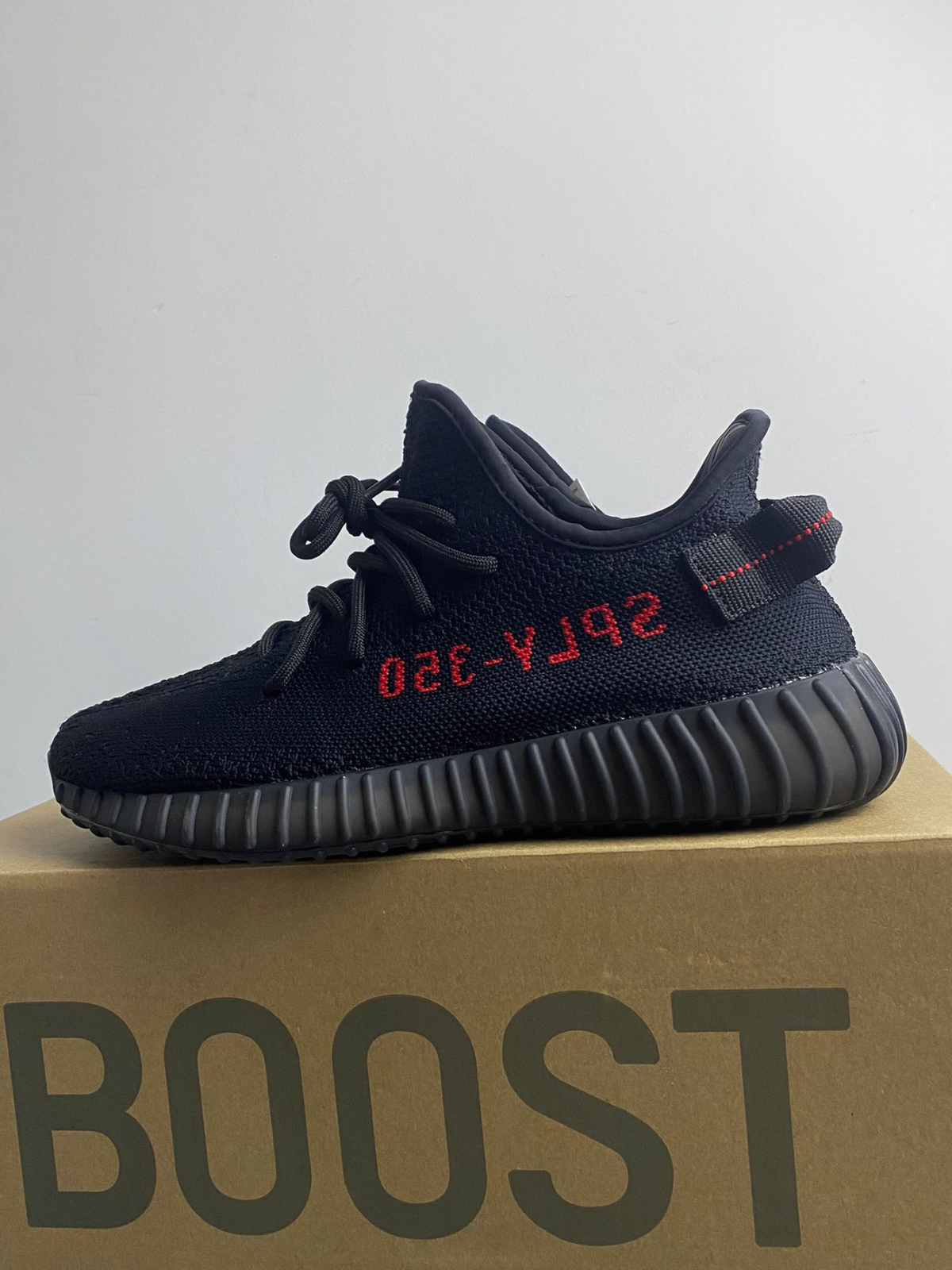 新品adidas YEEZY BOOST 350 V2 型番CP9652